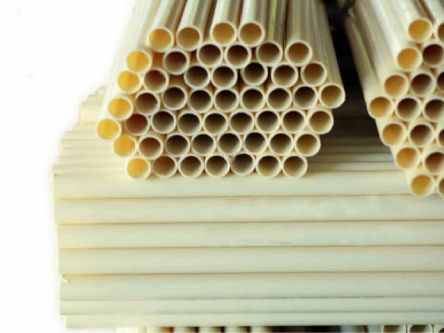 Light-coloured pipe bundles
